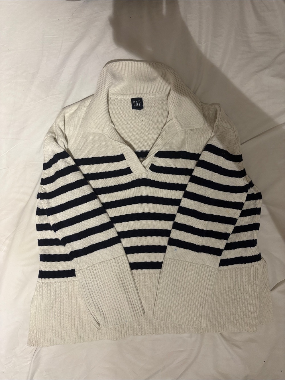 GAP Womens's Cream and Navy Striped V‑Neck Collar Sweater